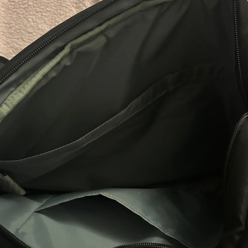 Amazon Basics Black Laptop Bag - Picture 6 of 6